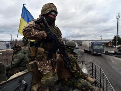 Ουκρανία: Σύγκρουση λεωφορείου με στρατιωτικά οχήματα